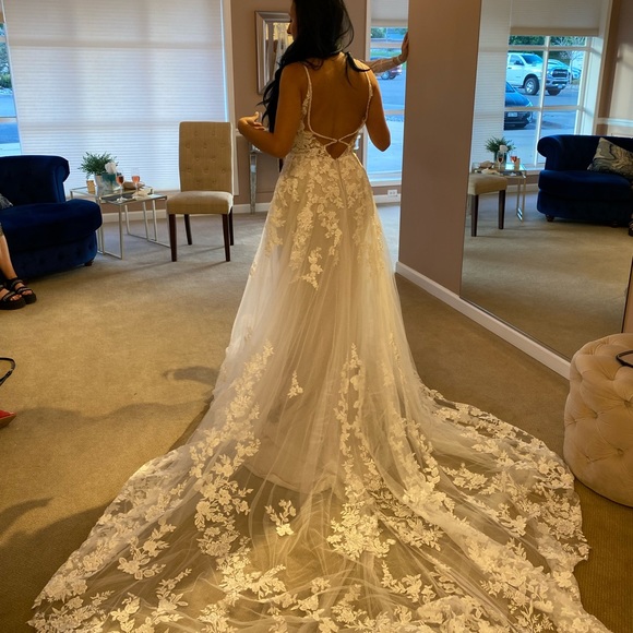 Sanibel Sophie James Wedding Dress - Picture 2 of 4